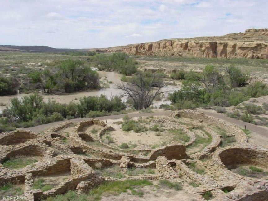 Pueblo Del Arroyo (with water in the stream)