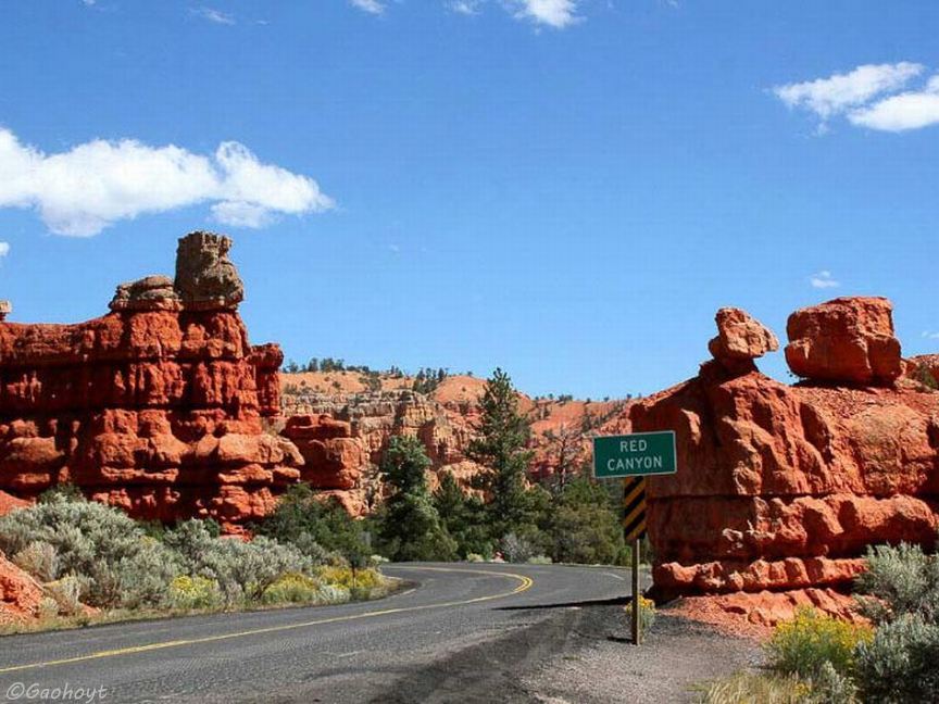 Entrance to Red Canyon