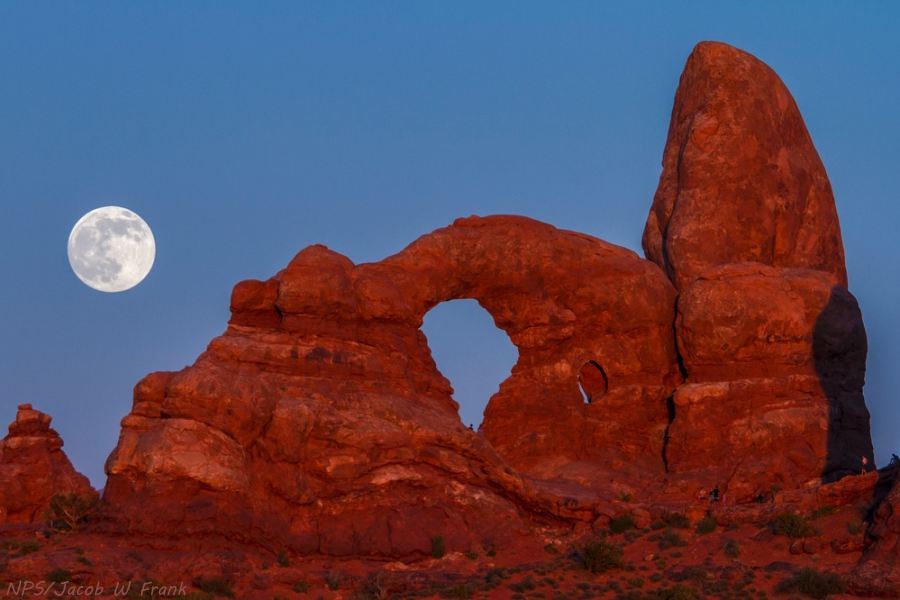 Super moon at Turret Arch